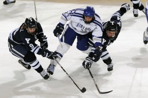 爱游戏官网-巴雷特：凭借精准的控制力和长传，成为全黑队最强后场球员，巴雷特阵容