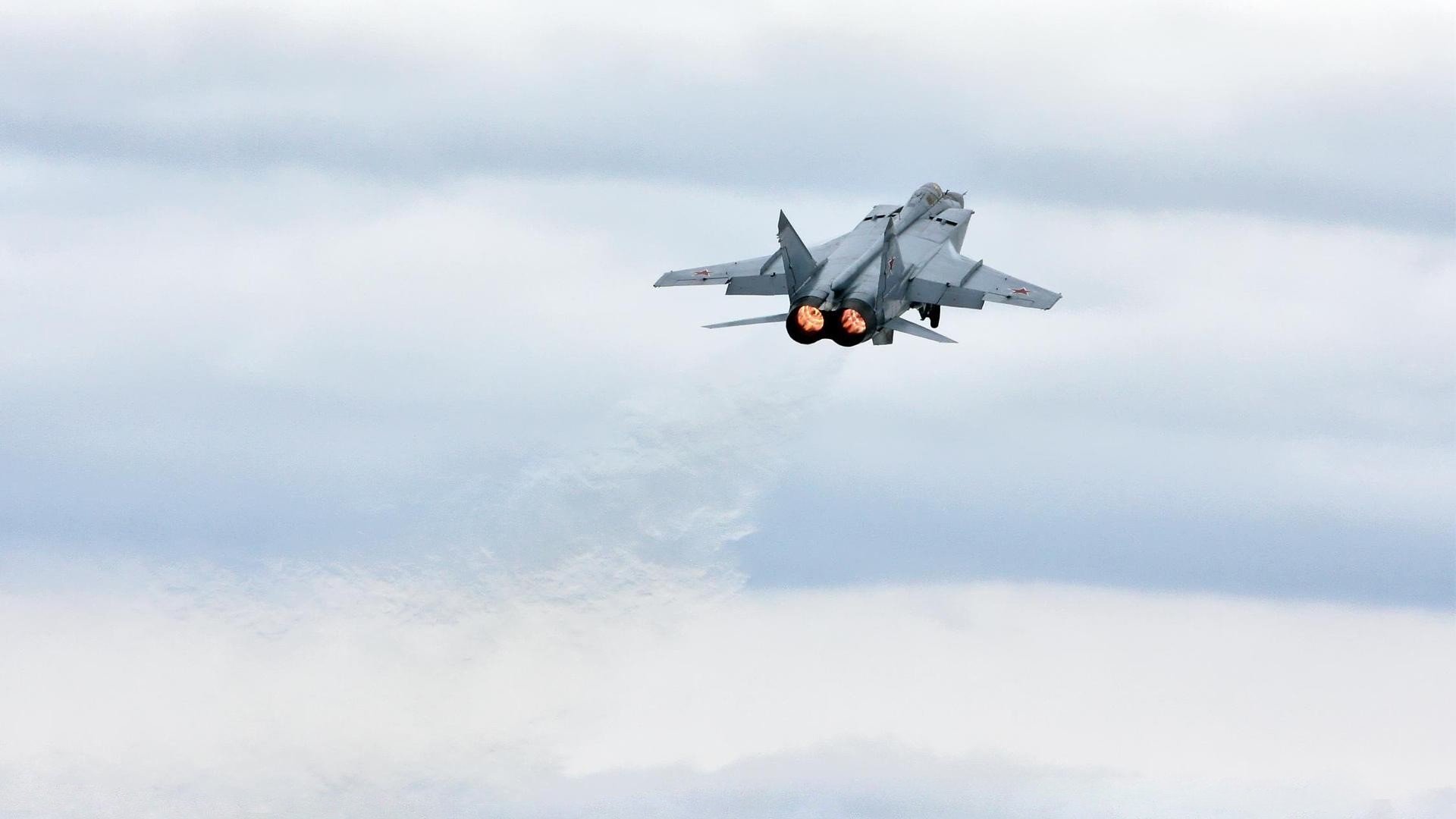 国家男篮备战世界杯积极调整战术和阵容，男篮世界杯参赛球队